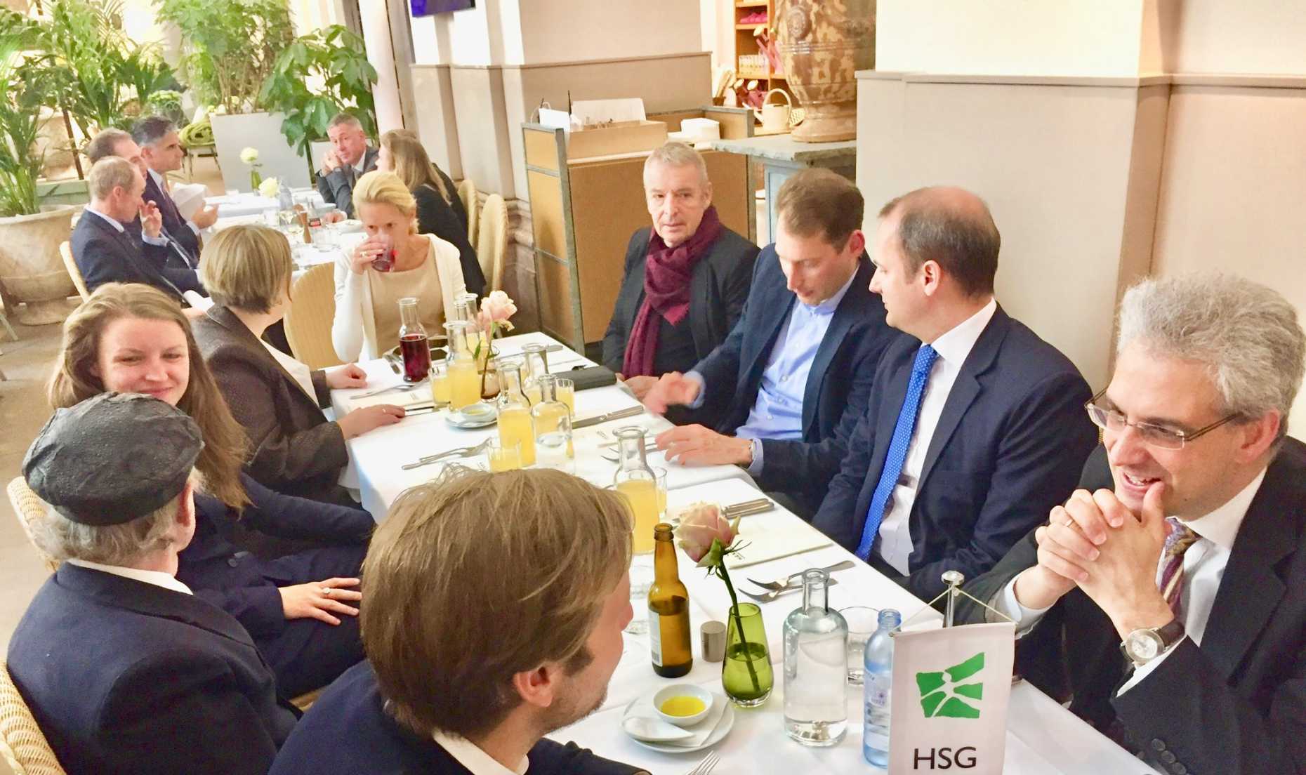 Die Alumni beim Lunch