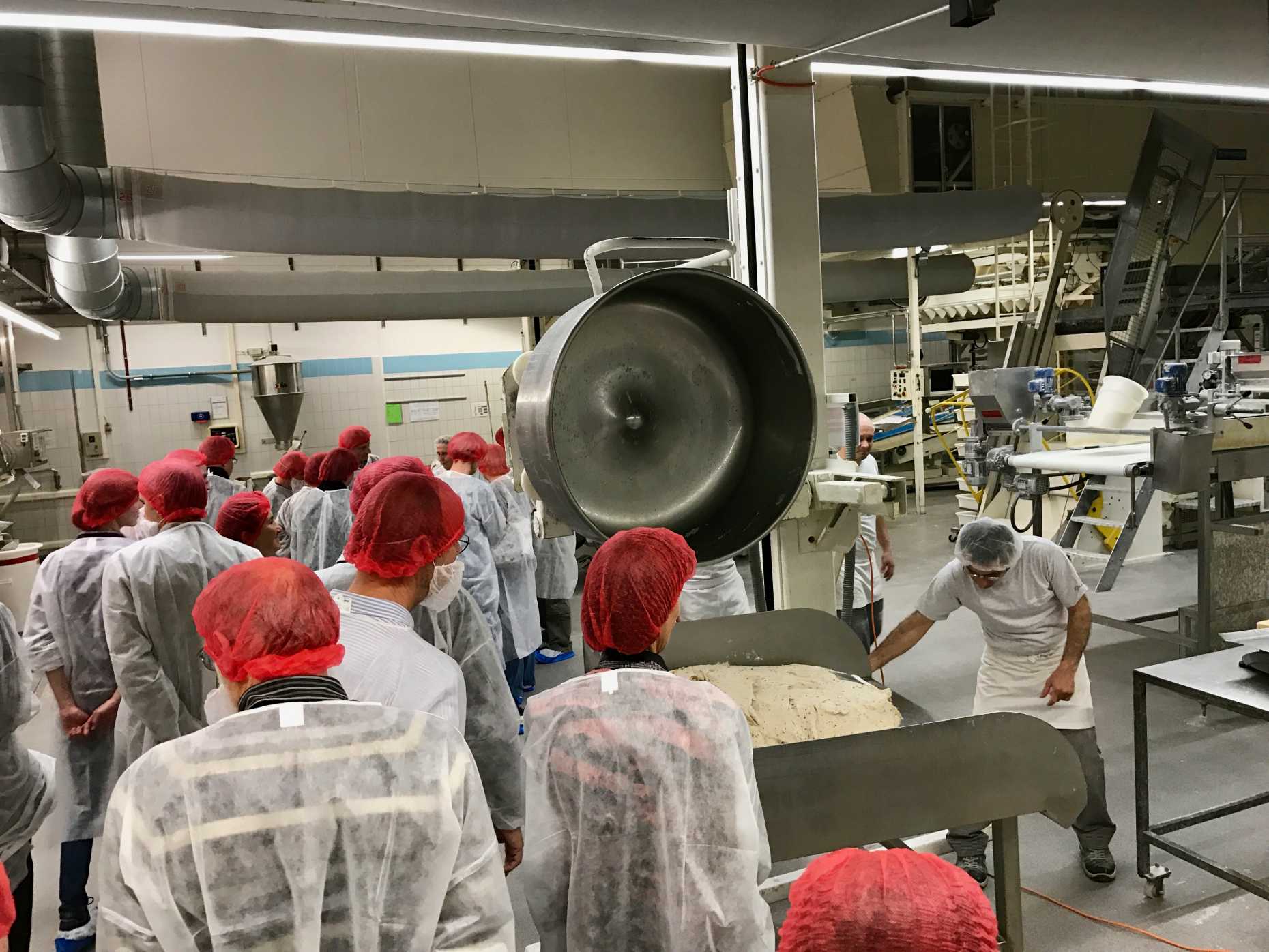 Die Alumni in der Jowa-Bäckerei